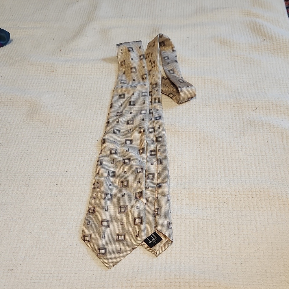 Dunhill London  Cream silk nectie